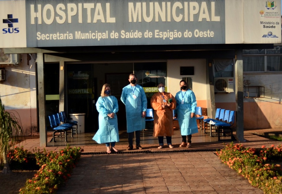 A convite do Conselho Municipal de Saúde, Lirvani Storch visita unidade de saúde