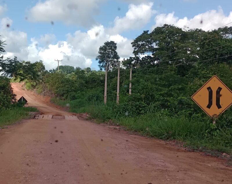 A ultima ponte de madeira na estrada do Pacarana está com os seus dias contados