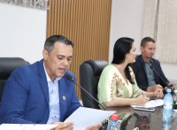 Aquisição de bebedouros e cadeiras para atender as Associações Rurais de Espigão do Oeste