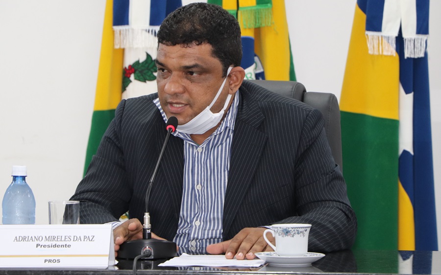 Aquisição de Notebooks e motos para as escolas municipais é indicado pelo vereador Adriano da Ambulância 