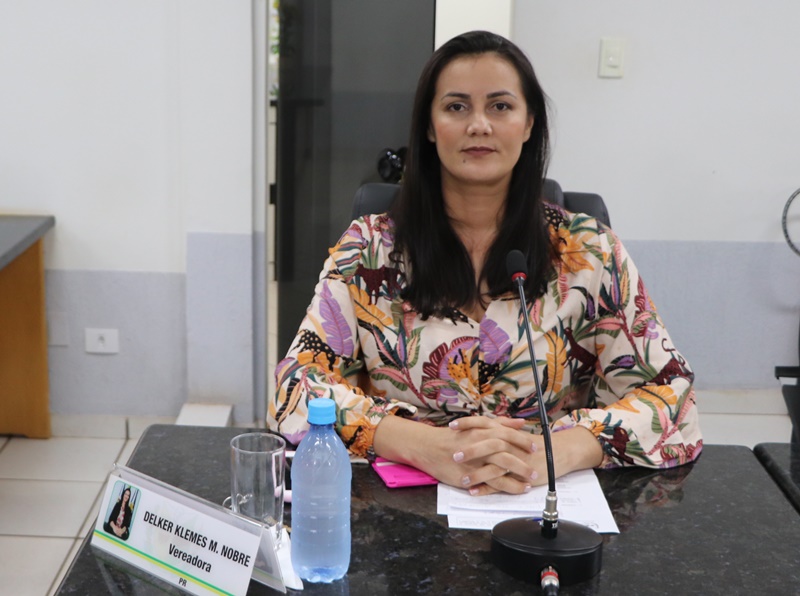 Citando os vários acidentes fatais envolvendo ciclistas na RO 387, vereadora Delker cobra pela ciclovia