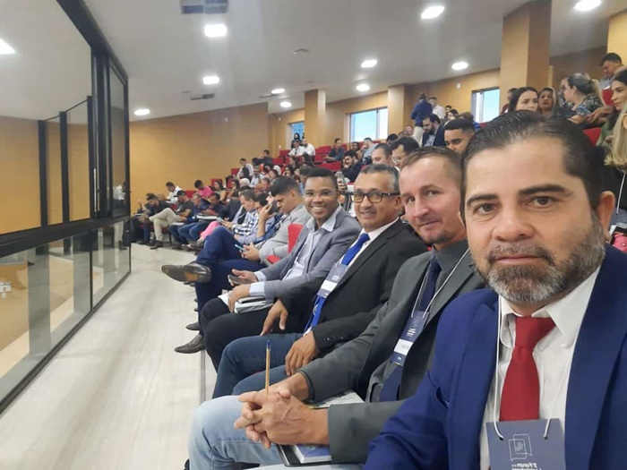 Comissão com vereadores e servidores do Legislativo de Espigão do Oeste participam do 3º Fórum de Legisladores 