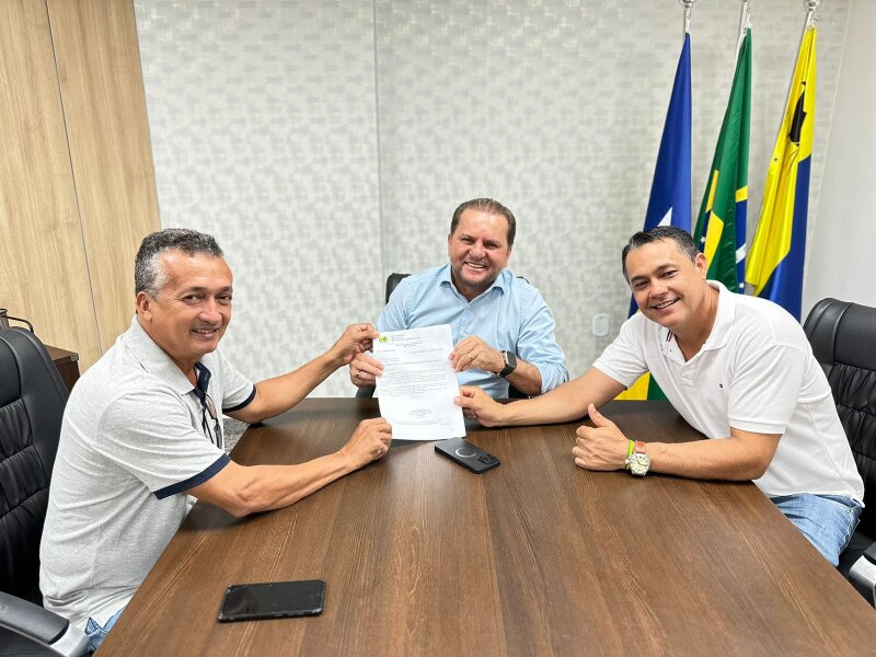 Comissão de vereadores de Espigão do Oeste se reúne com o deputado Cirone Deiró