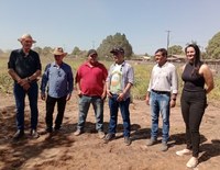 Comissão do Legislativo visita o Pacarana e acompanha o programa Prefeitura Perto de Você