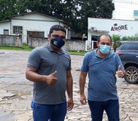 Deputado Laerte Gomes atende vereador Adriano com mais uma ambulância para Espigão do Oeste