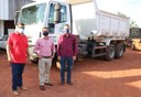 Administração recebe caminhão caçamba com recursos do Senador Acir Gurgacz