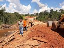 DER recupera ponte e coloca tubos Armcos na estrada do Pacarana