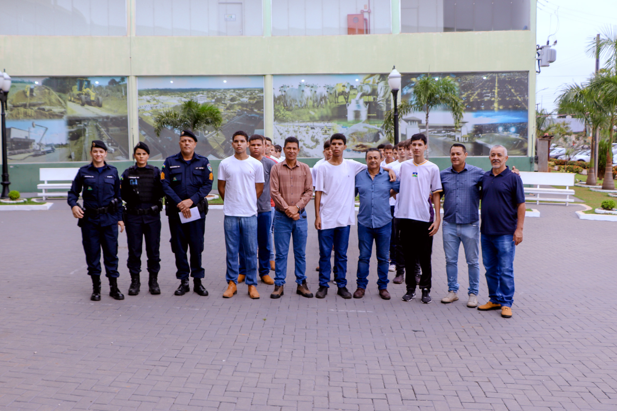 Câmara Municipal participa de cerimônia de Juramento à Bandeira em Espigão d’Oeste