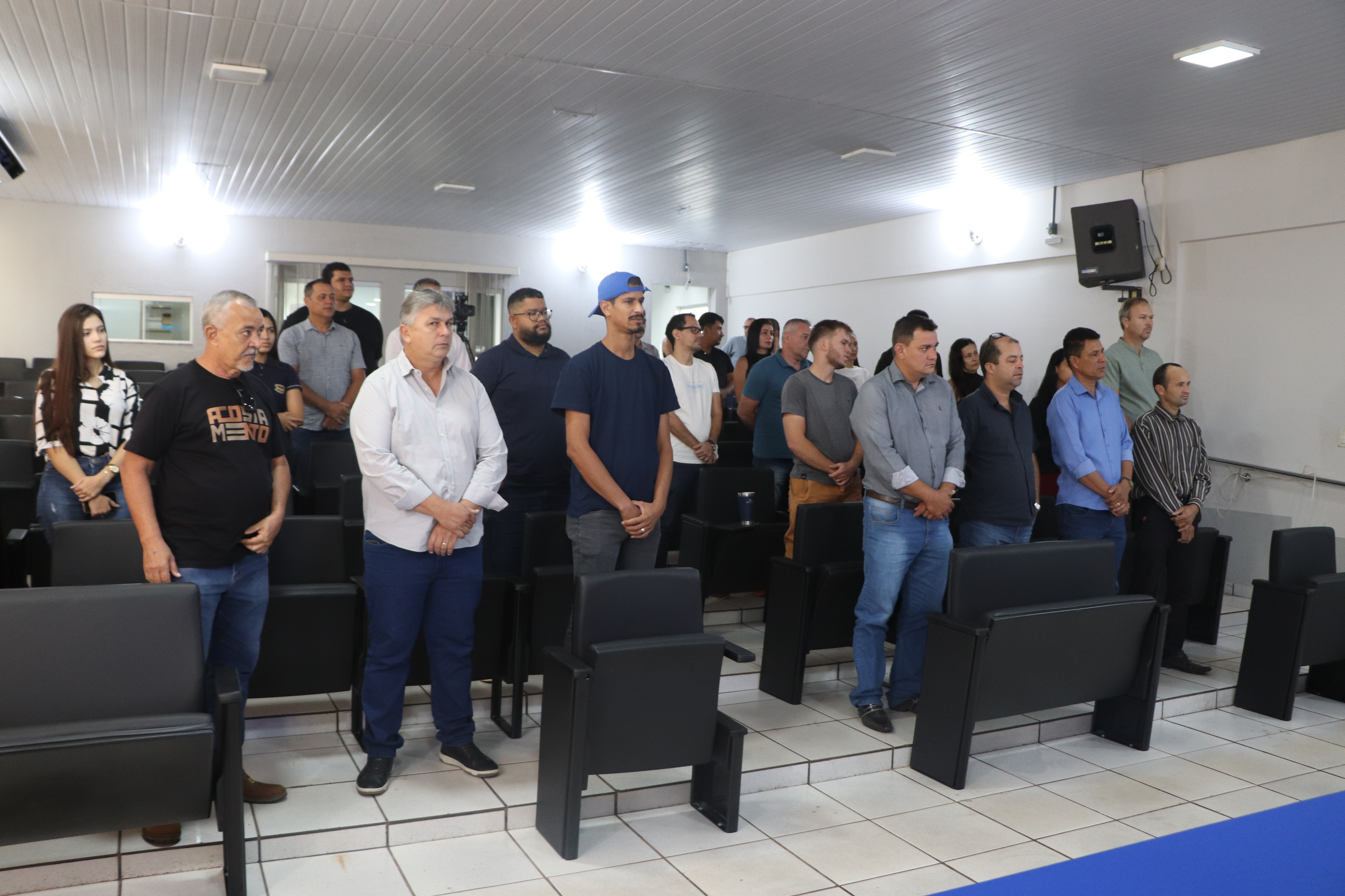Câmara Municipal realiza homenagem especial aos pais