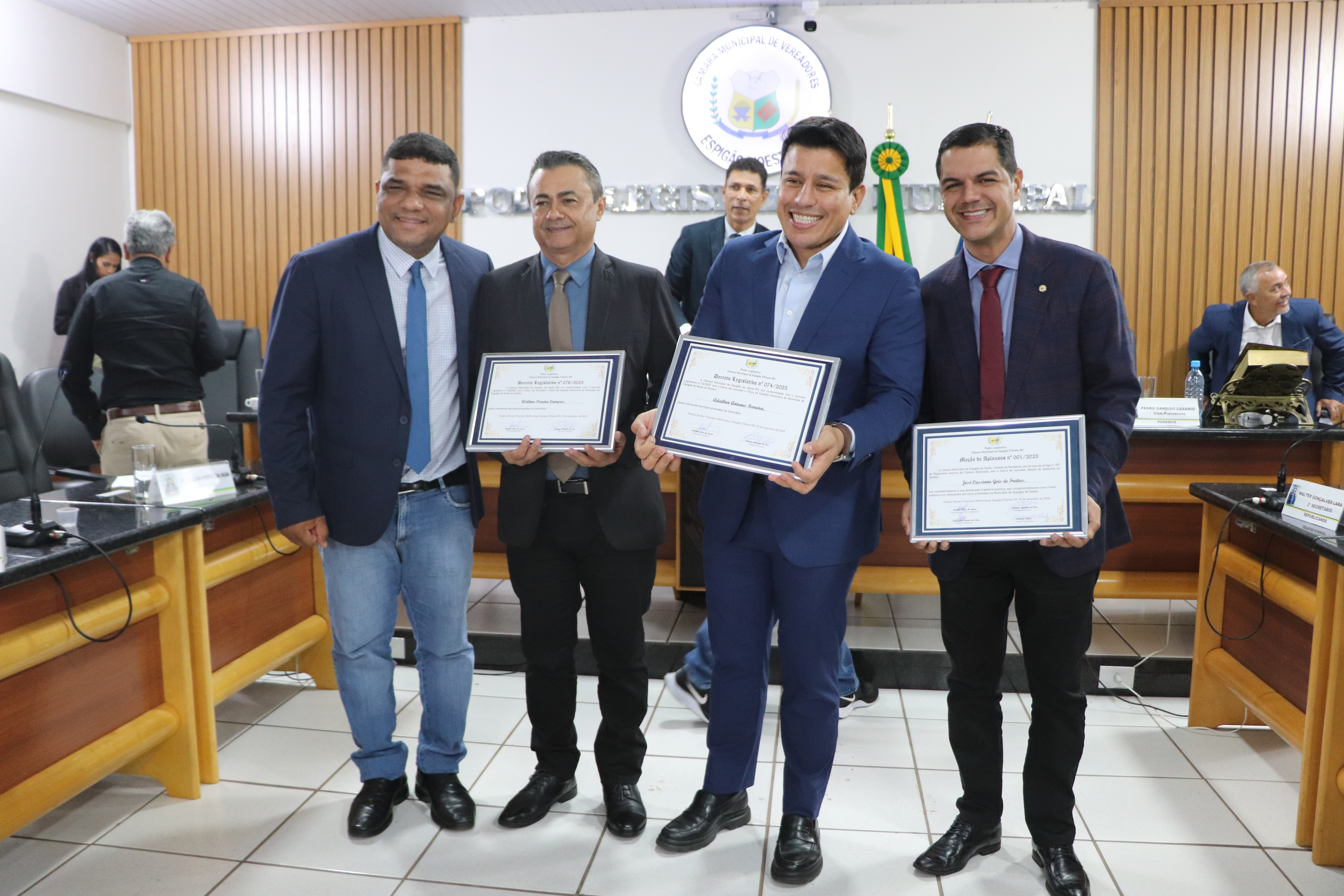 Câmara realiza Sessão Solene de Moção de Aplausos e entrega de Títulos de Cidadão Honorário