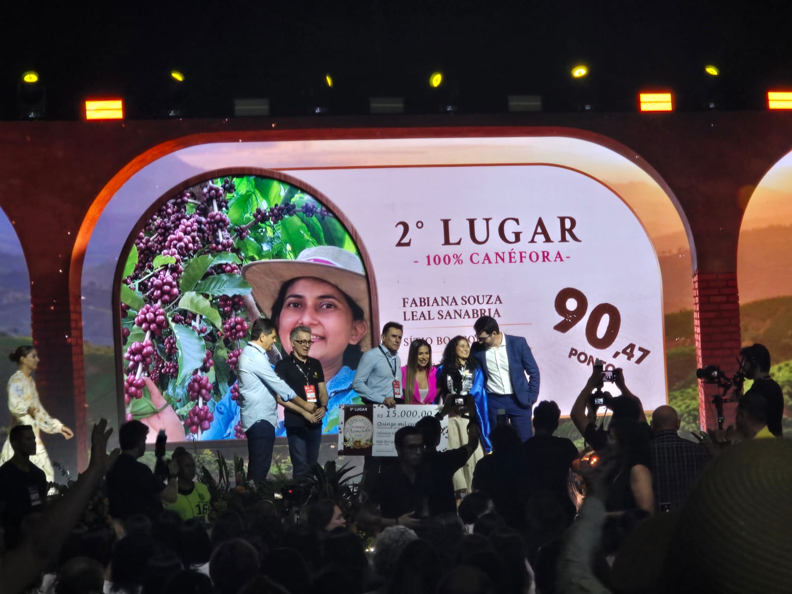 Espigão d’Oeste celebra destaque nacional na cafeicultura com premiação de Fabiana Souza Leal