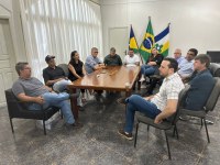 Legislativo e Executivo realizam visita técnica em Vilhena para conhecer modelo de saúde