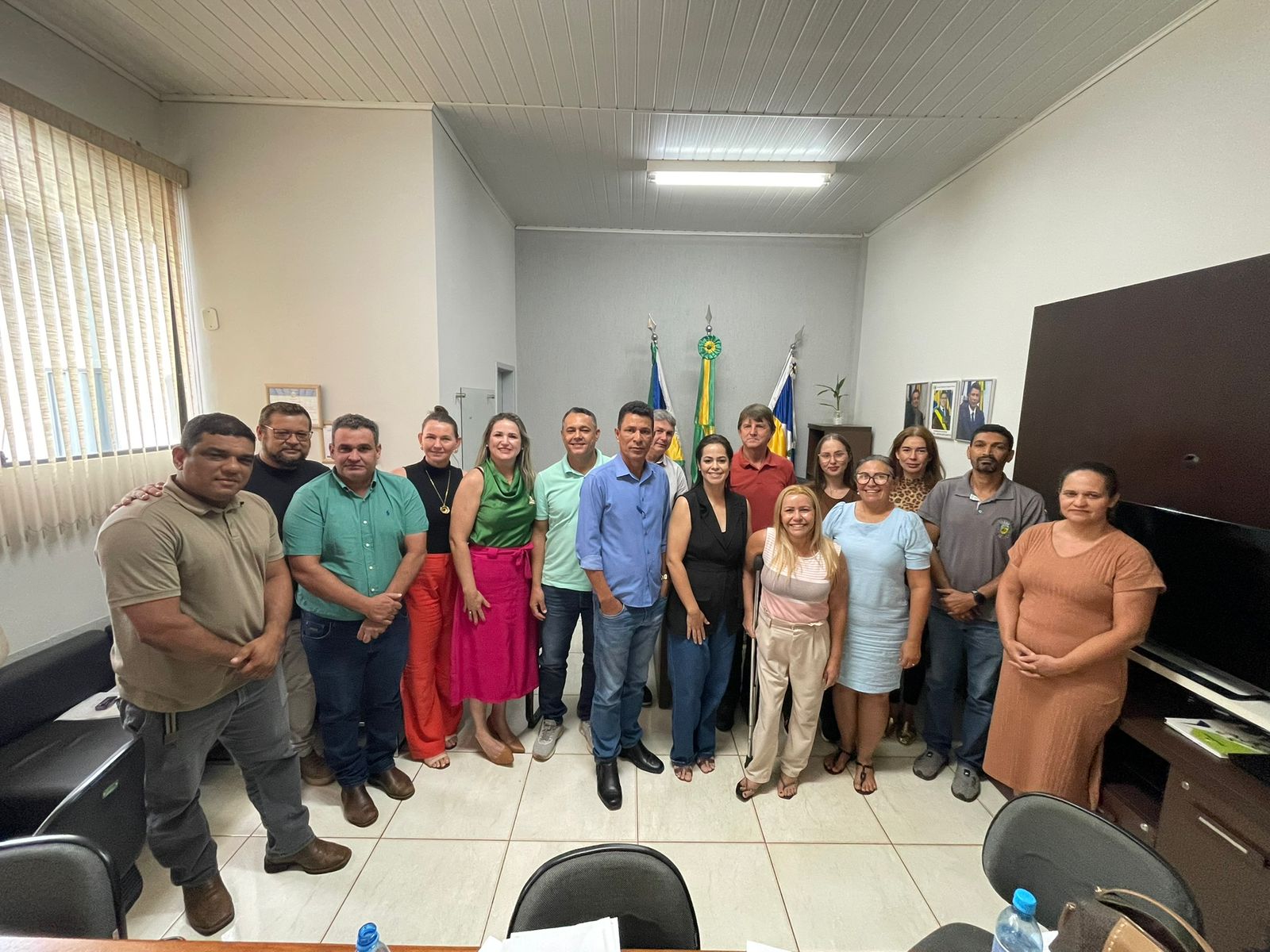 Vereadores de Espigão d’Oeste se reúnem com equipes técnicas de Educação de Espigão e Cacoal para tratar do transporte escolar na região de Nova Esperança