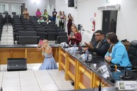 Escola do Legislativo promove curso de fotografia e alunos realizam prática durante Sessão Ordinária