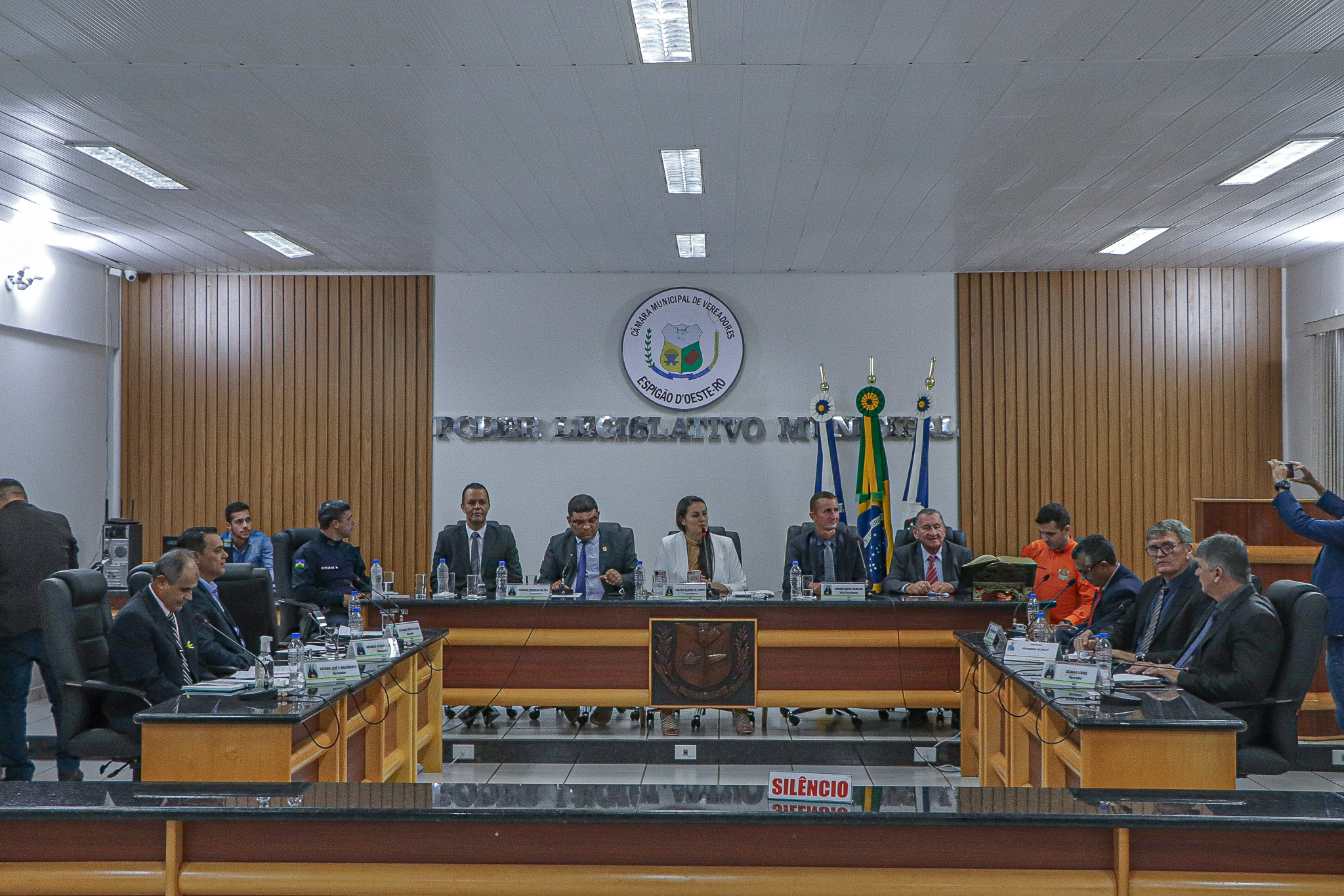  Câmara de Vereadores concede Moção de Aplausos para forças de segurança pública do município.