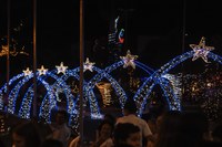 Primeira noite do Encantos de Natal reúne apresentações culturais e momento de fé na Praça da Câmara