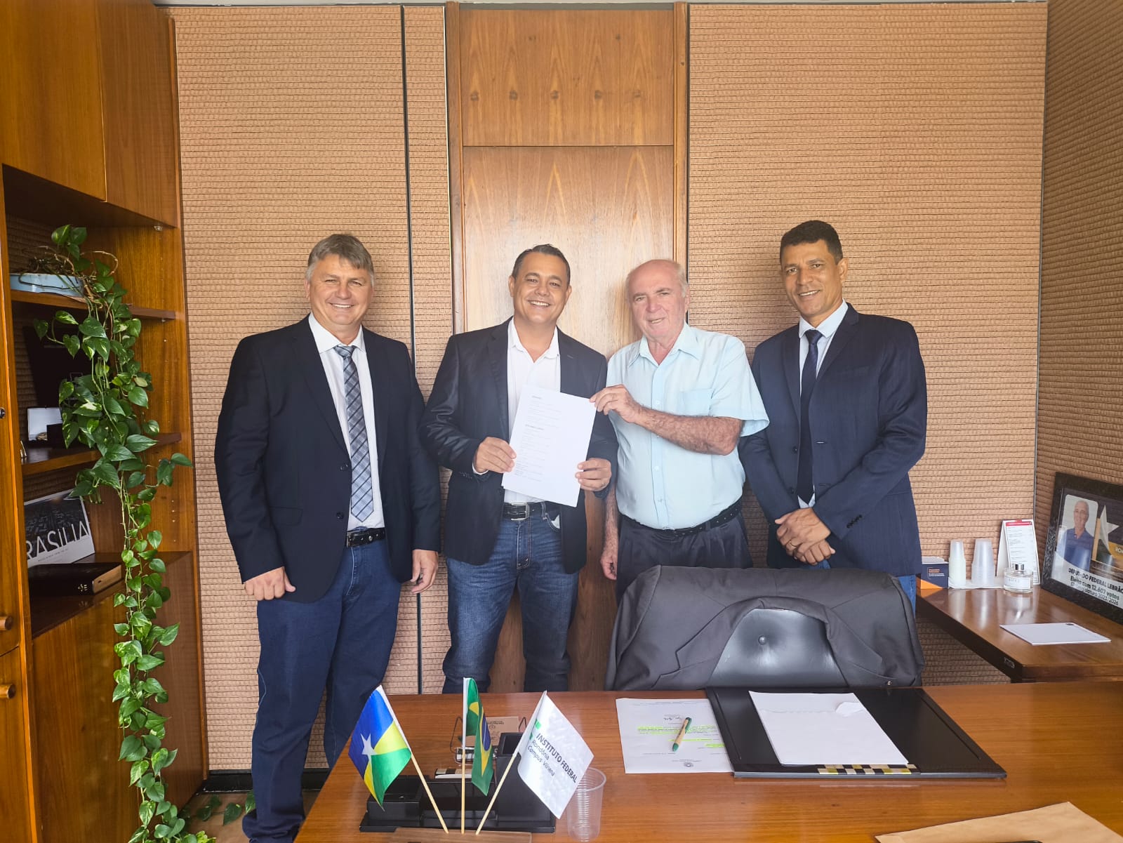 Vereador Professor Hermes Viabiliza Investimentos para Infraestrutura Esportiva em Espigão do Oeste