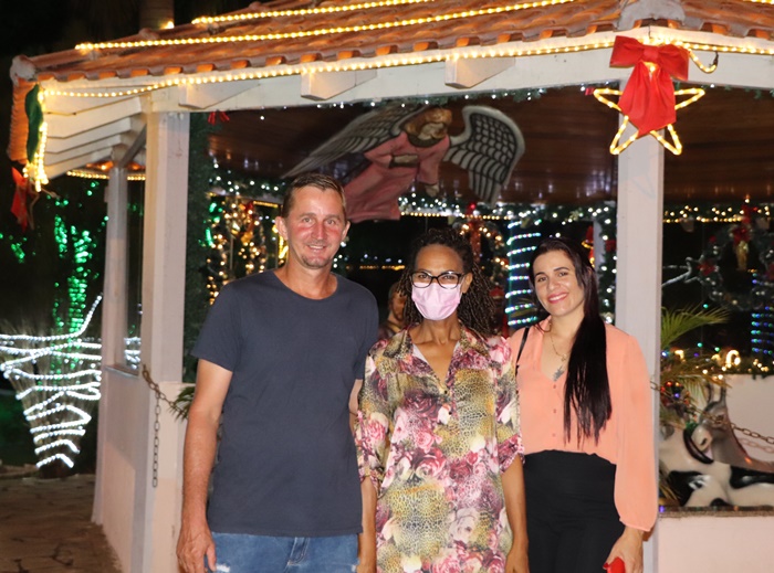 Ornamentação da Praça da Câmara Municipal é o novo Cartão Postal de Espigão do Oeste