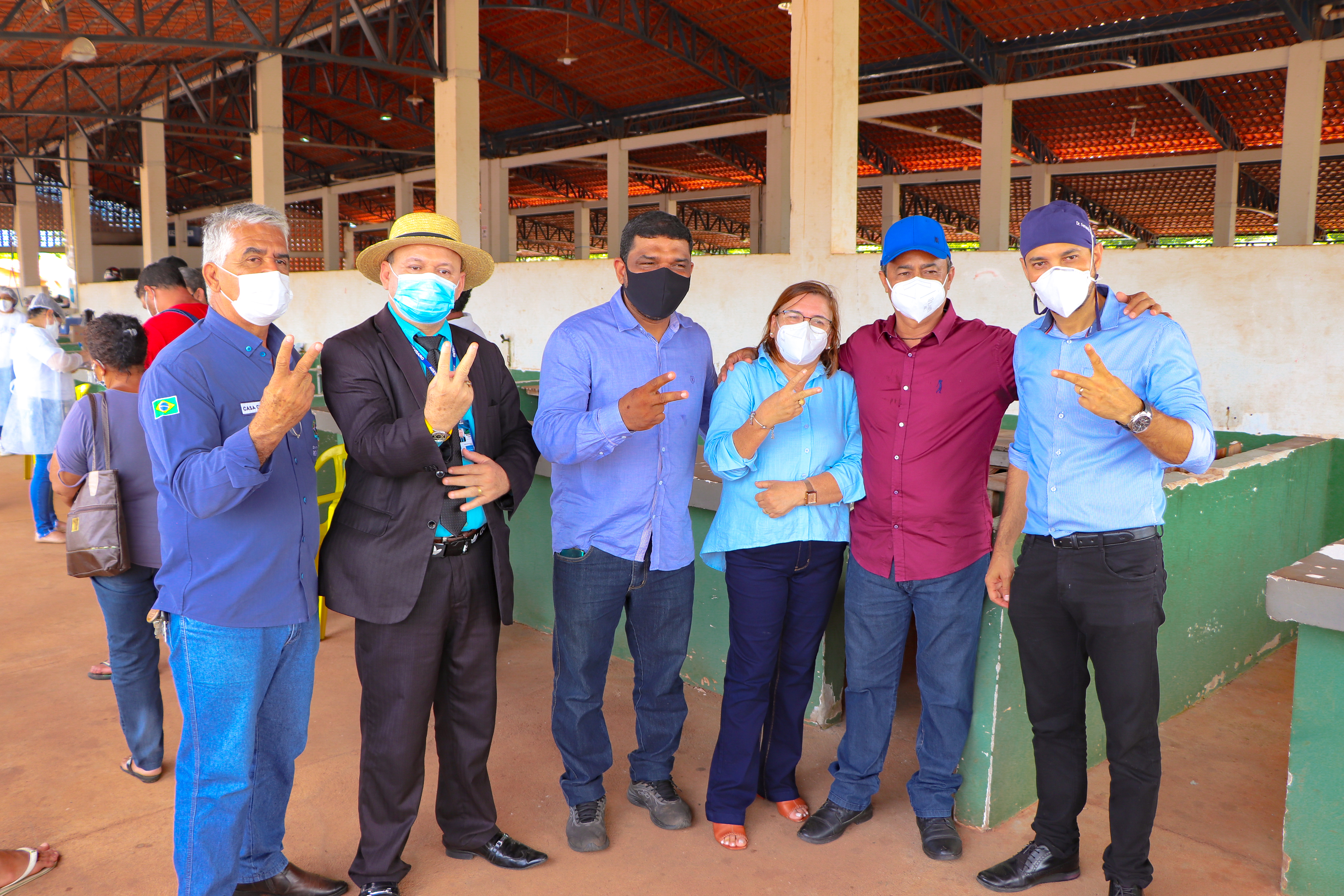 Presidente da Câmara acompanha testagem em massa da Covid-19, por drive thru, no barracão da feira 