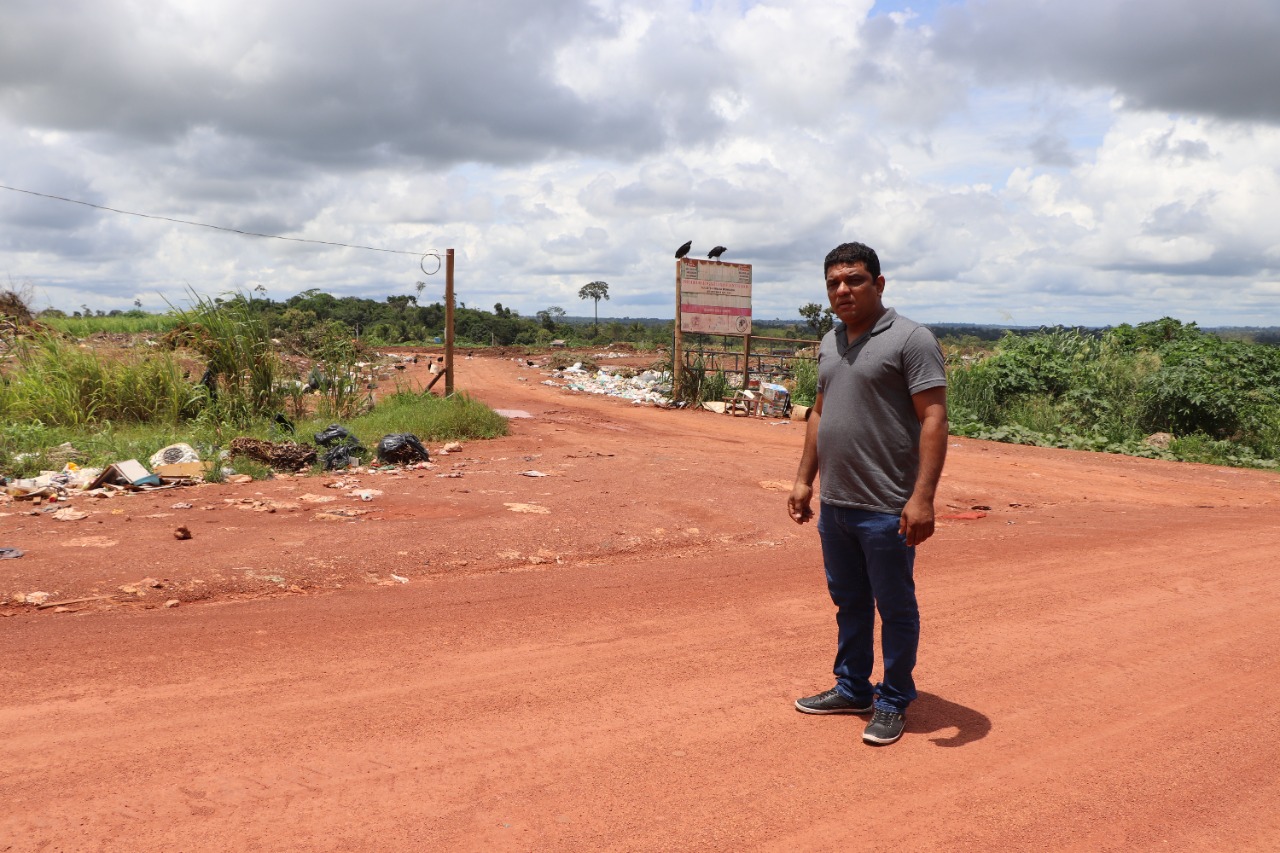 Presidente da câmara provoca o Poder Executivo pela desativação do Lixão no Rei Davi.