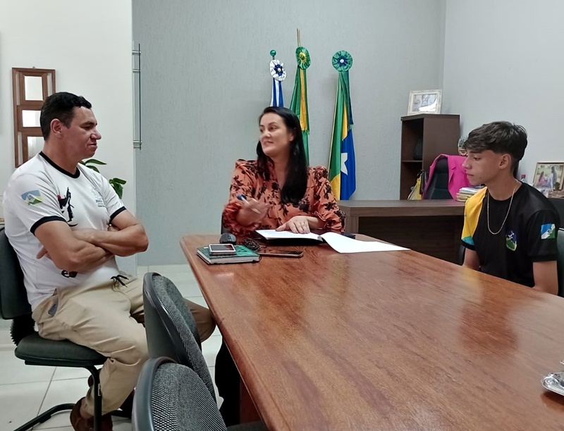 Sensei Moisés da academia Dragões do Norte busca informações sobre o Projeto Bolsa Atleta