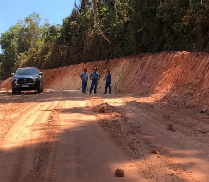 Vereador Adriano da Ambulância destaca o trabalho da Semod no corte da Serra dos Raizer