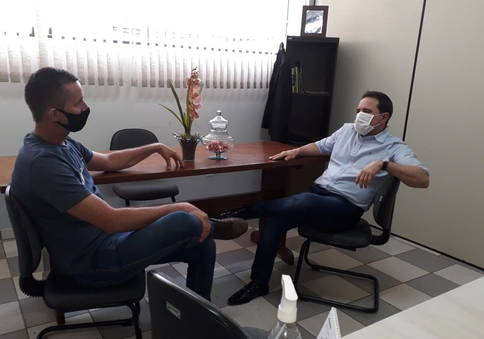 Vereador Sirineu Wutk recebe a vista do ex-deputado Natan Donadon