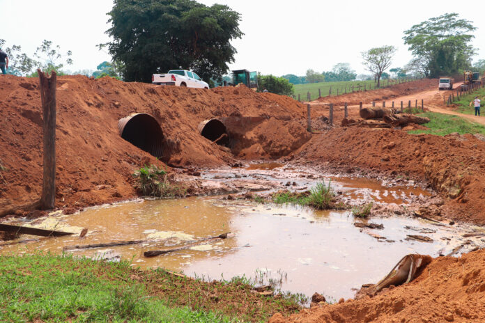 Vereadores aprovam o trabalho da Semosp na instalação de Tubos Armco na Linha 5