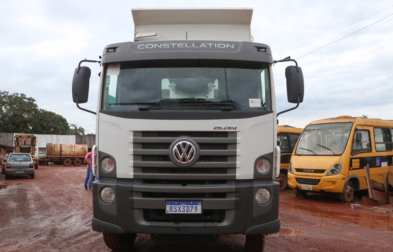 Vice-presidente Sirineu Wutk parabeniza administração pela aquisição de caminhão caçamba